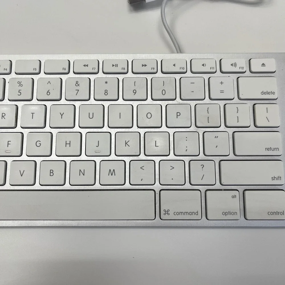 Genuine Apple Wired Keyboard with Numeric Keypad A1243 Aluminum USB Silver White